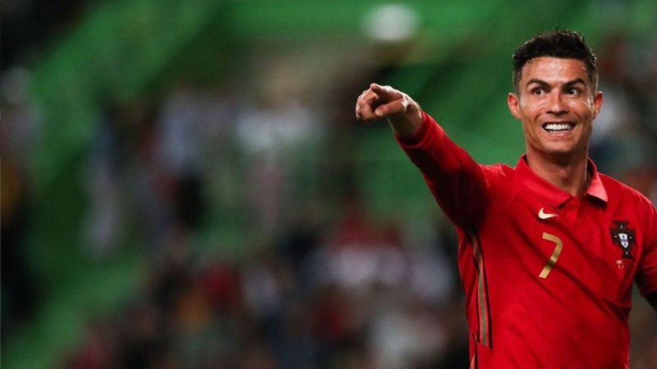 Cristiano Ronaldo kasıklarını tuttu, Elon Musk karşılığını verdi! 108 milyon takipçi şokta!