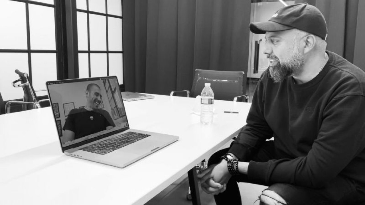 Yeni Teknoloji Cep Telefonlarının Yerini Alacak! Apple’ın Eski Çalışanı Cihazı Tanıttı!