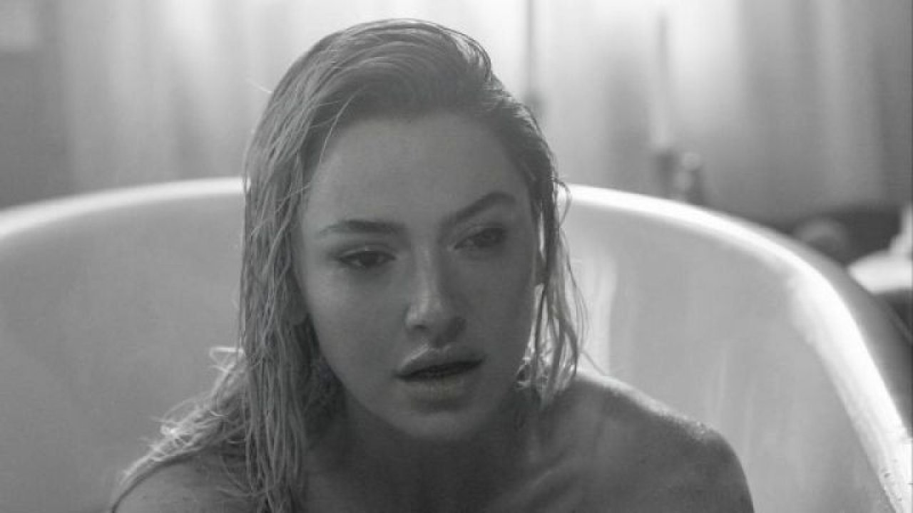 Hadise küvette çıplak poz verdi! Şarkısının kutlamasını yapan Hadise herkesi şok etti!