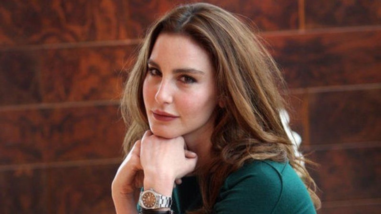 Çağatay Ulusoy hayranlarını şaşırttı. Yeni sevgilisi bir anda magazini karıştırdı