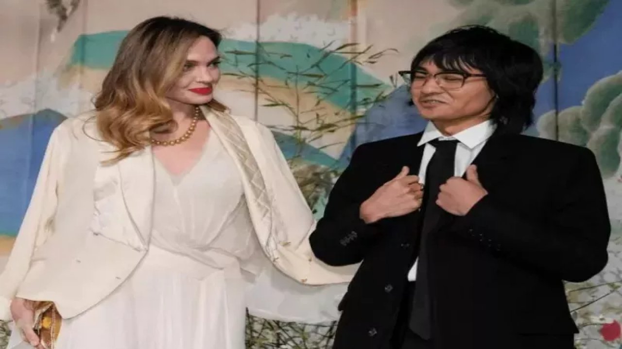 Beyaz Saray’da Düzenlenen Yemeğe Katıldılar! Angelina Jolie Ve Oğlu Davette Boy Gösterdi!