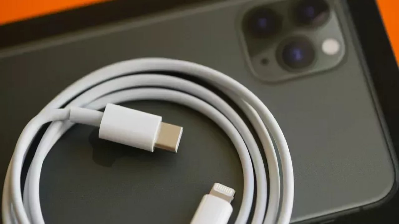 Apple Yapılan Çağrıya Kulak Verecek Mi? Şirketin UBS-C Bağlantılı Kulaklık İçin Çalışmaya Başladığı İddia Edildi!