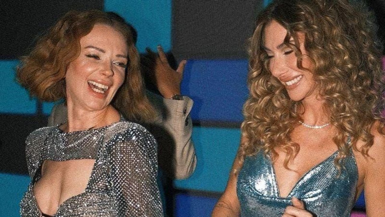 Şeyma Subaşı rahat durmuyor! Düğüne günler kala… Çılgın 90’lar partisi! Derin yırtmaçlı elbisesi ile…