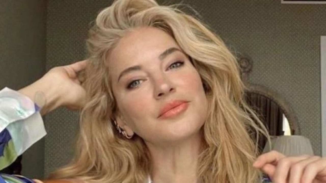 Ünlü sunucudan örnek hareket! Burcu Esmersoy kıyafetlerini satışa sundu! Tüm gelirleri depremzedeler için bağışlayacak...