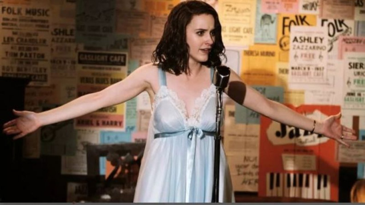 Ünlü oyuncu transparan kıyafetiyle çok konuşulacak! Seçimleri herkesi şaşırttı!