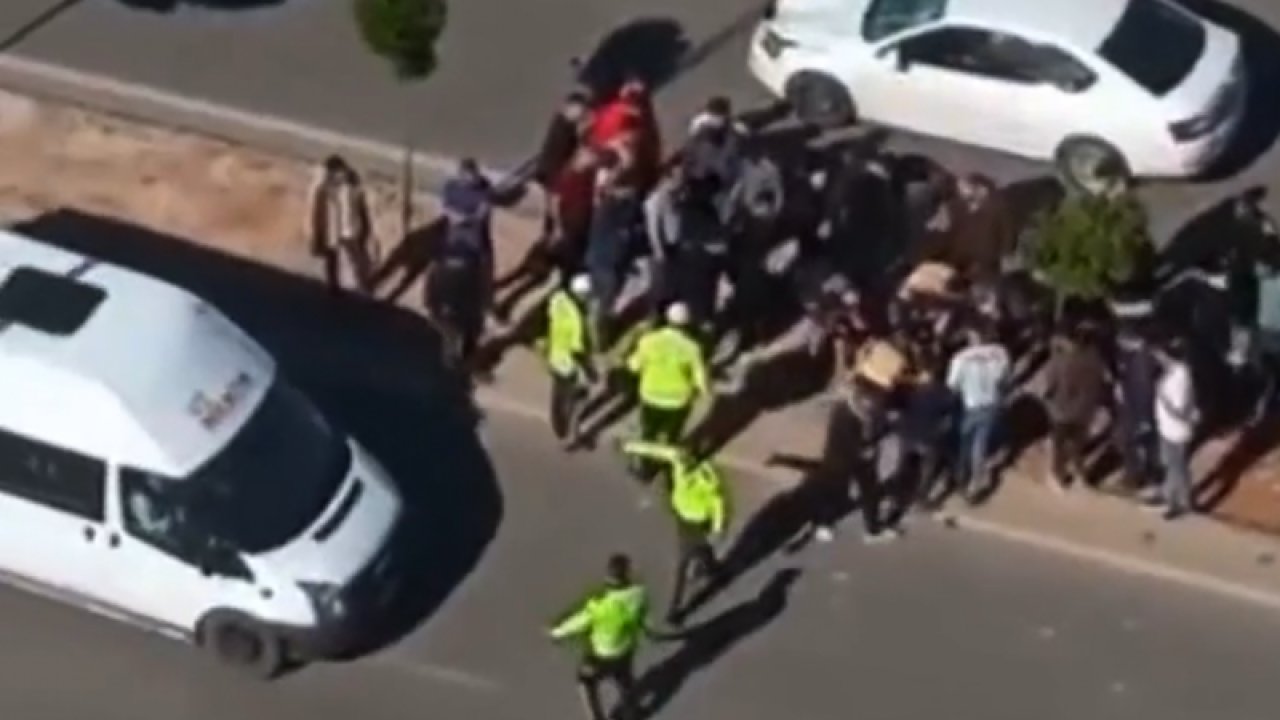 Gaziantep TARİHİ İpek Yolu'nda Yine Kaza! Yaşlı Kadın Karşıdan Karşıya Geçmek İÇİN! GAZİANTEP'TE ALT VE ÜST GEÇİTLER NEDEN YOK?