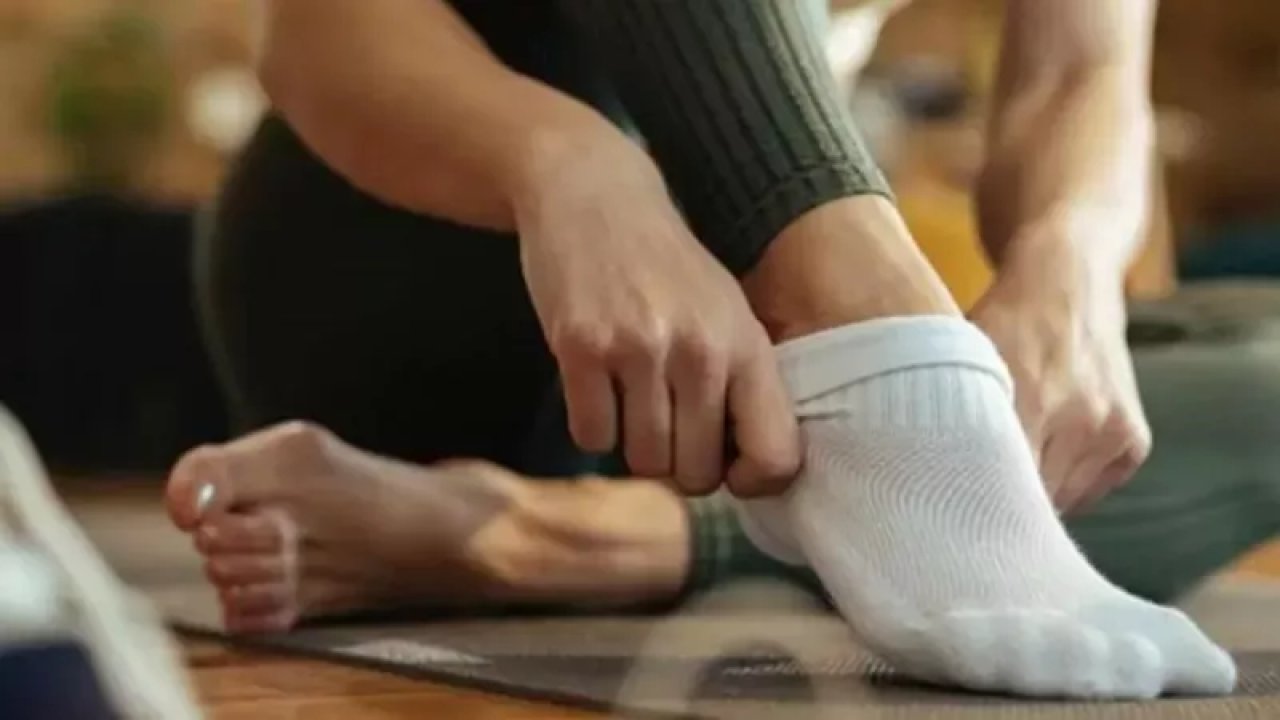 Ayak Bileğindeki Çorap İzi Neyin Habercisi? Çorap İzinin Altında Yatan Hastalıklar!