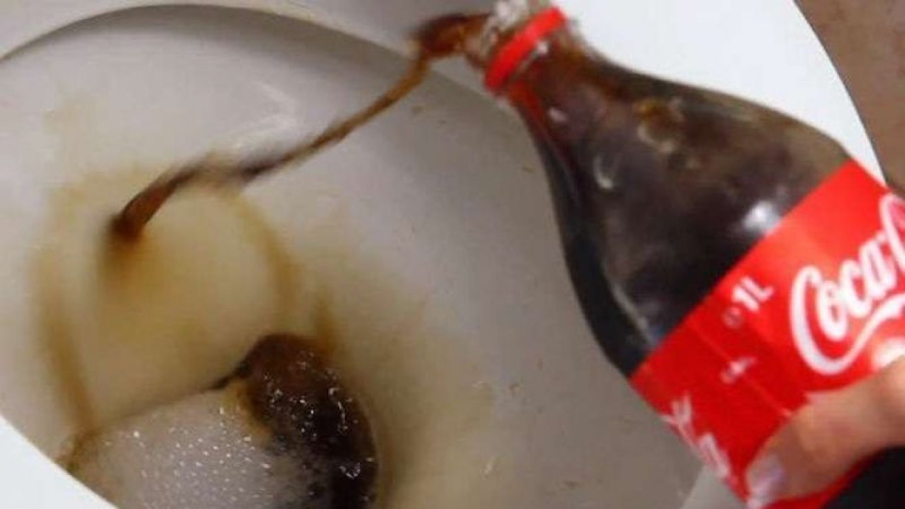 Sararmış Tuvalet Taşları, İnatçı Lekeler... Sadece Kola İle Kısa Sürede Garanti Çözüm Mümkün!