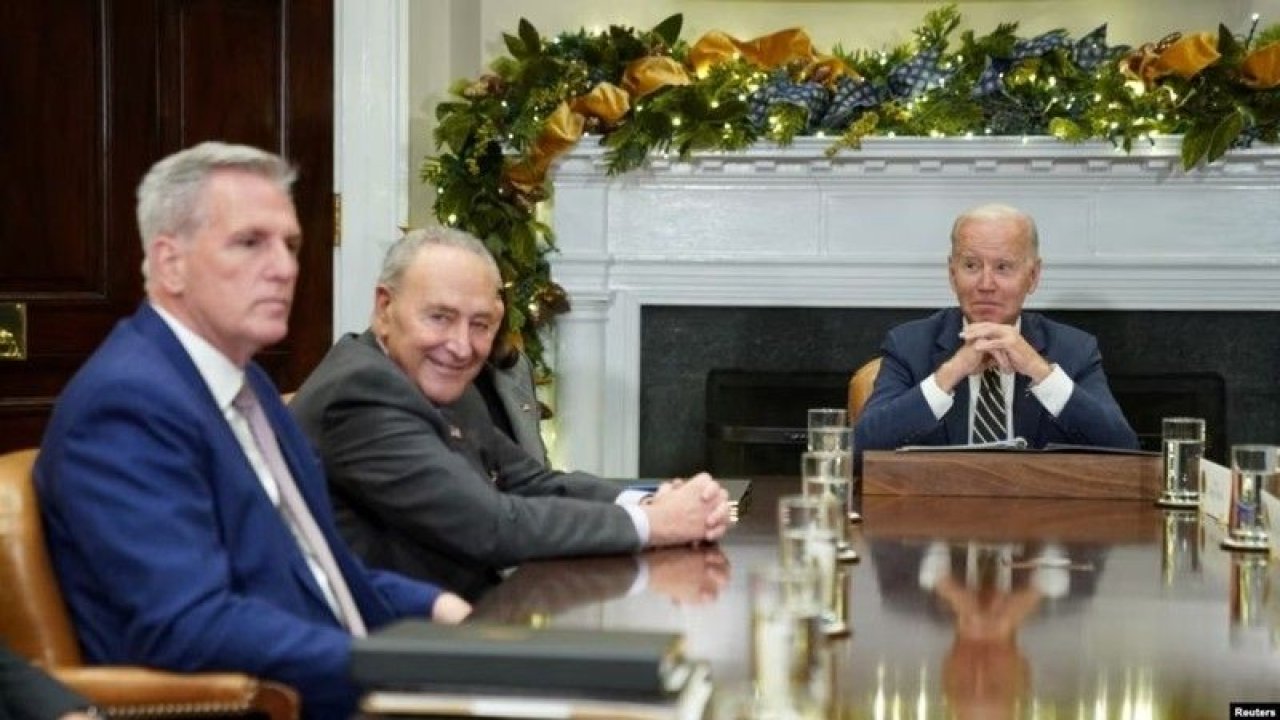 ABD, Borç Tavanı Kriziyle Karşı Karşıya! Küresel Ekonomide Deprem Mi? Borç Tavanı Krizi ABD'yi Kaosa Sürüklüyor! Biden, Liderleri Beyaz Saray'a Davet Etti!