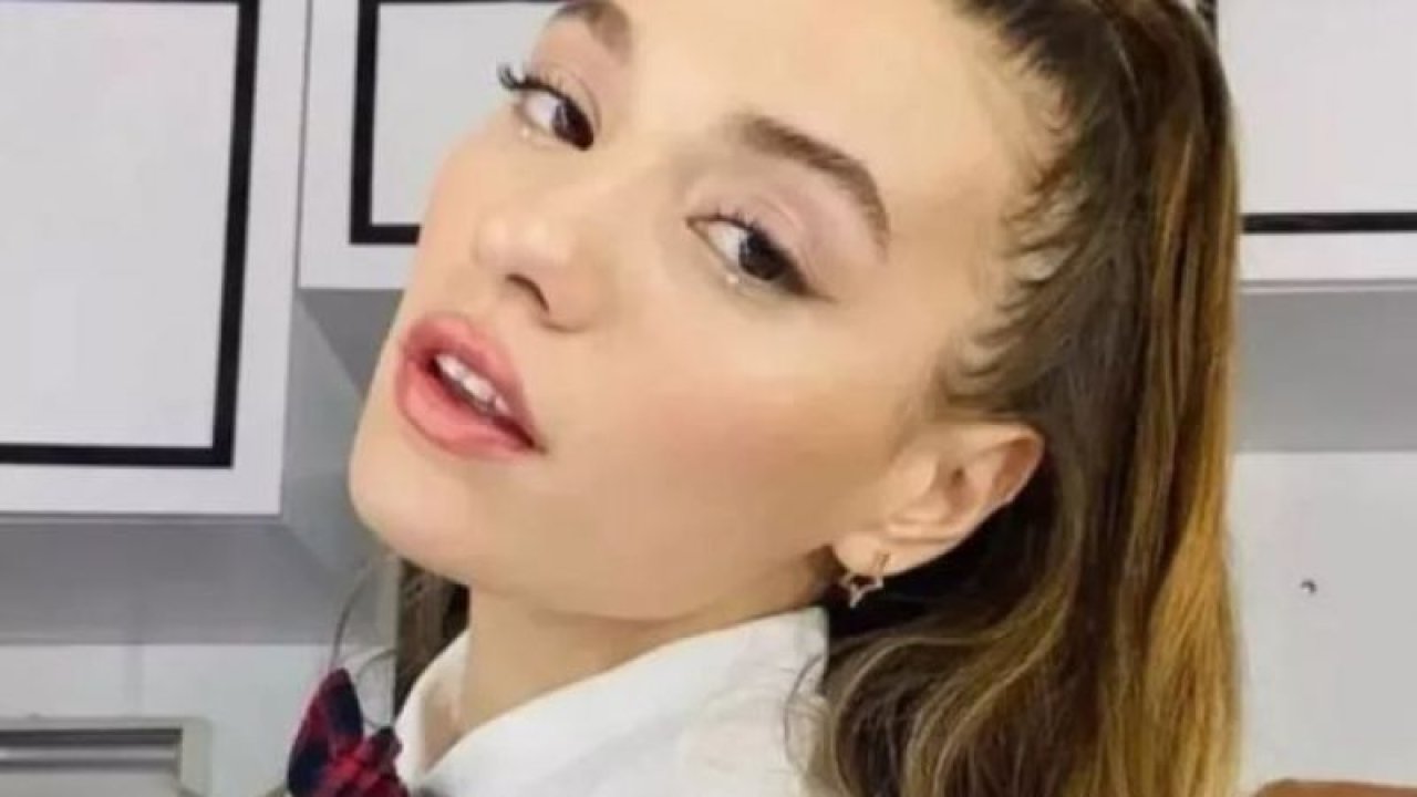 Duruşundan aynalar çatladı! Oyuncu Sümeyye Aydoğan transparan kıyafeti içinde “Serenay Sarıkaya’ya” benzetilince…