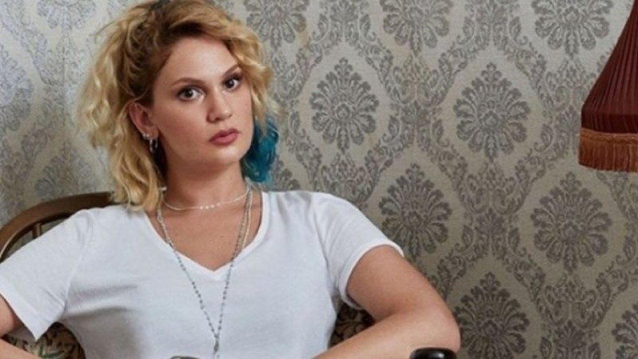 Farah Zeynep Abdullah kendine yeni bir iş buldu! Artık hem kamera önünde hem de kamera arkasında…