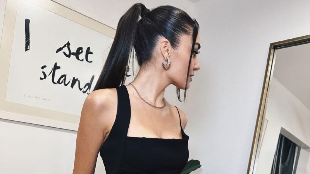 Hande Erçel’den Süper Miniyle Süper Pozlar! Takipçilerine Büyük Sürpriz: Hiç Giymeseymişsin…