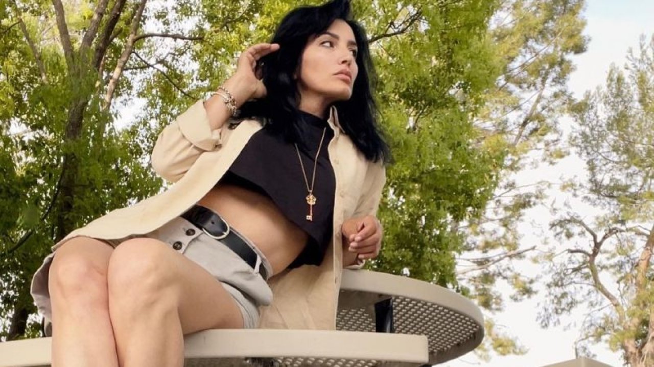 Aleyna Tilki’nin annesi Havva Öztel’in iki kızı ile verdiği poza yapılan yorumlar şok etti! Tabi ki en güzeli anne…