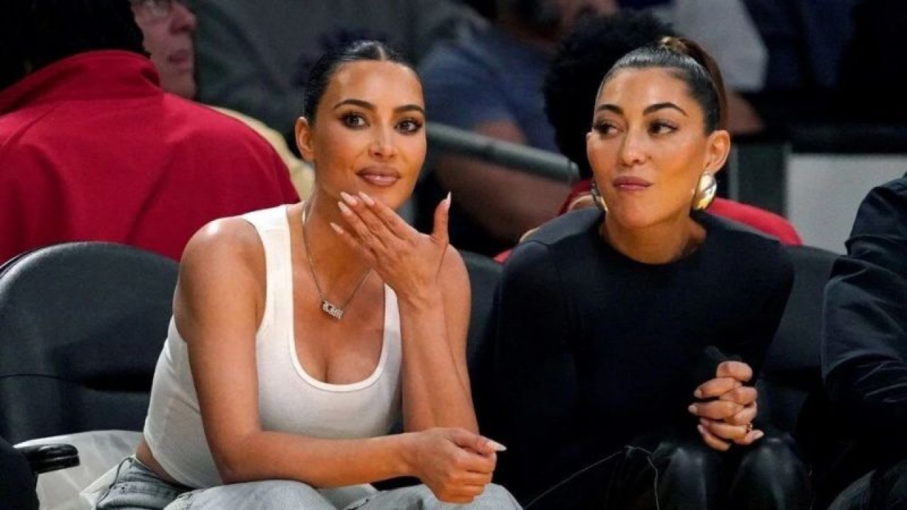 NBA gecesi ünlüler geçidine döndü! Geceye Leonardo Dicaprio'nun siyah maske ve şapka gizemi ile estetik kraliçesi Kardashian beyaz dekolte atleti damga vurdu!