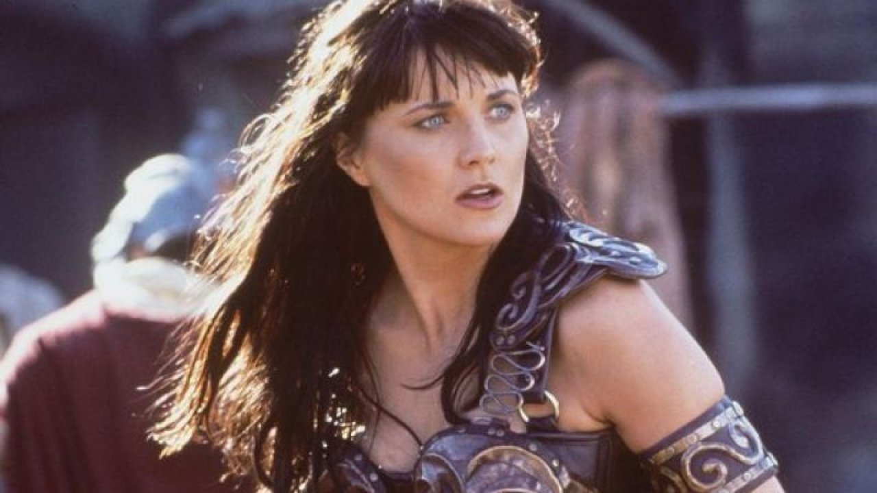 Zeyna dizisinin hırçın güzeli Lucy Lawless yeni hali ile hayranlarını şok etti! Vay be, nereye gitti tüm o güzellikler…