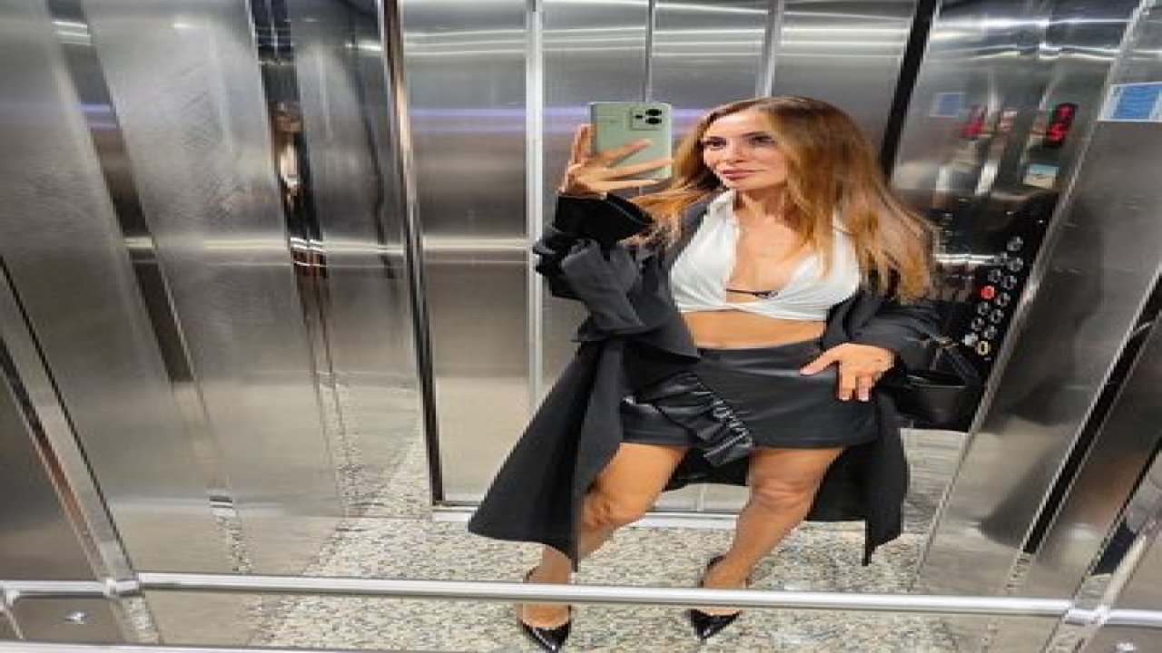Survivor şampiyonu Merve Oflaz derin dekoltesi ve mini şortuyla büyüledi! Mekâna öyle bir giriş yaptı ki...