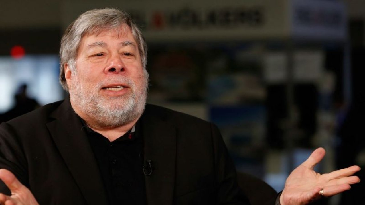 Apple’ın Kurucu Ortağından Yeni Açıklama: Yapay Zeka Dezenformasyonun Önüne Geçmeyi Zorlaştırıyor!