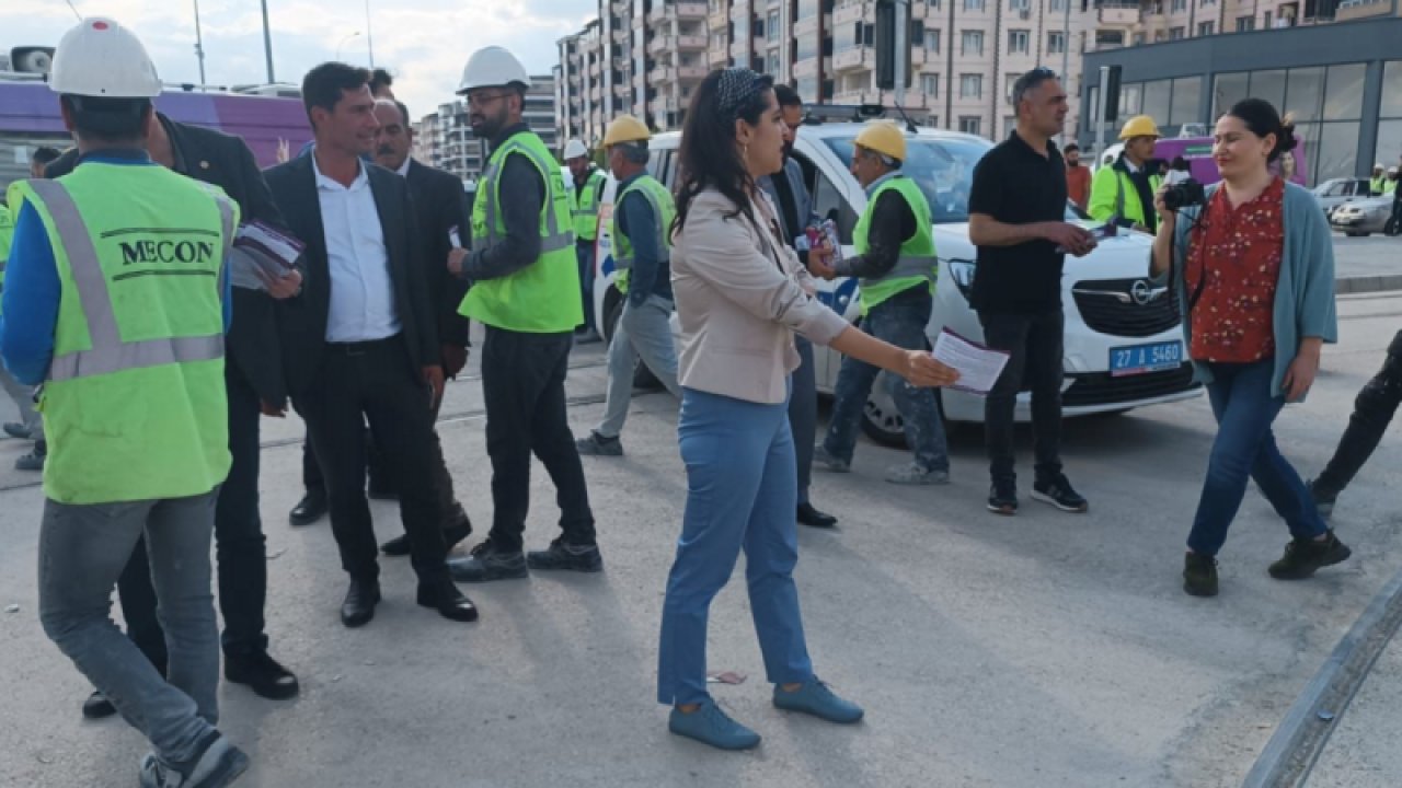 GAZİANTEP Yeşil Sol Parti Adayı Sevda Karaca Şehir Hastanesi Yapımındaki İnşaat İşçileriyle buluştu! KARACA 'Eğer oy kullanmanızın önünde herhangi bir engel varsa o engeli birlikte kaldıracağız'