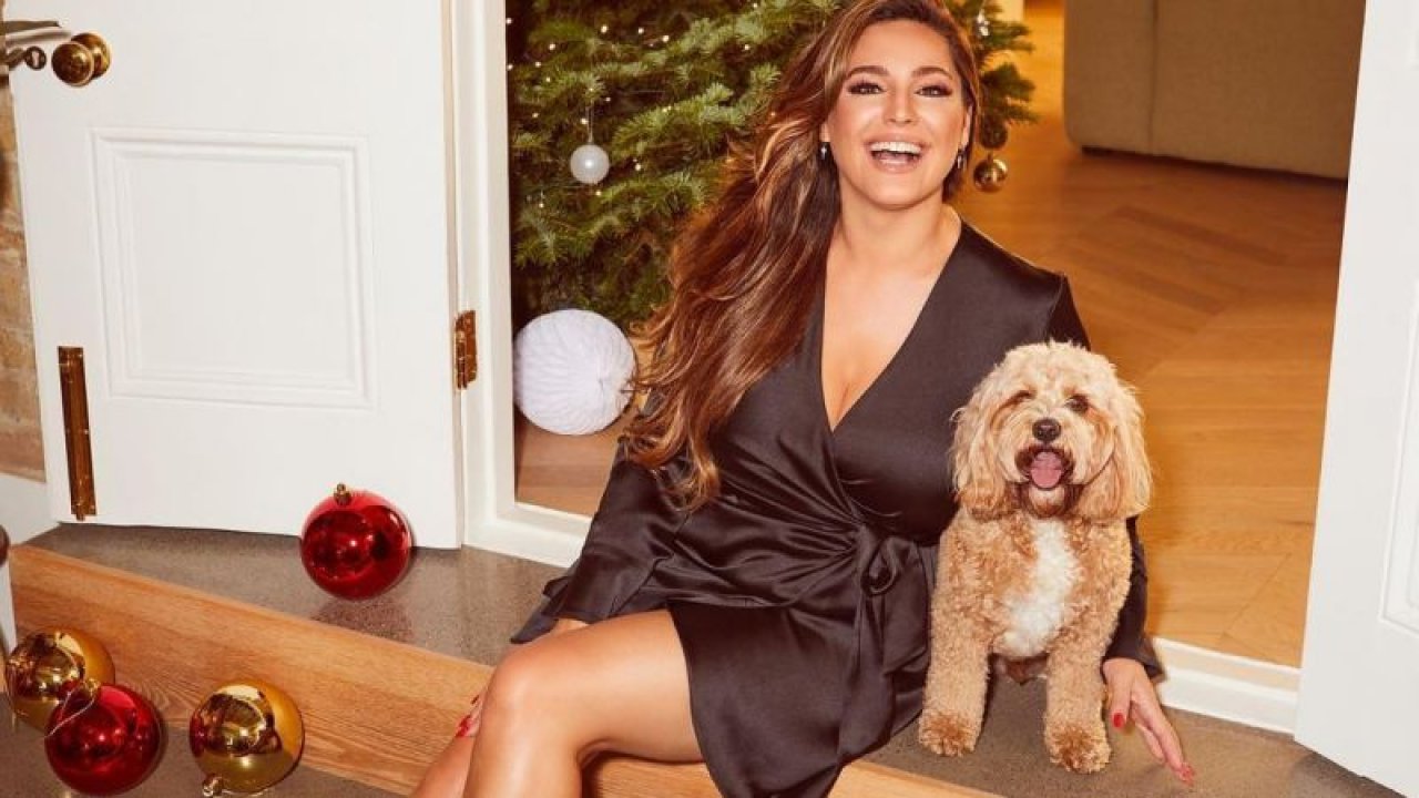 Kelly Brook Takipçilerini İfşaladı: “Üstsüz Fotoğraflarımı Görmek İstiyorlar Ama Artık Yaşlandım!”