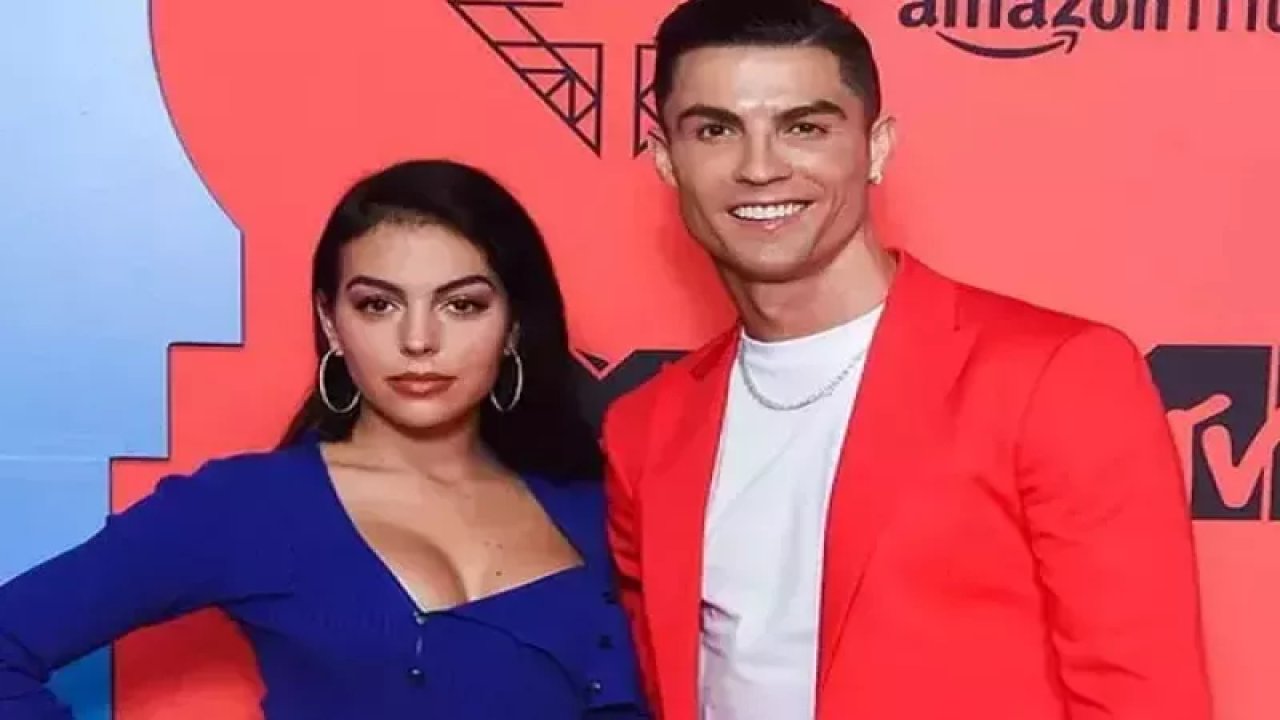 Cristiano Ronaldo'nun Annesi Ayrılık İddialarına Noktayı Koydu!