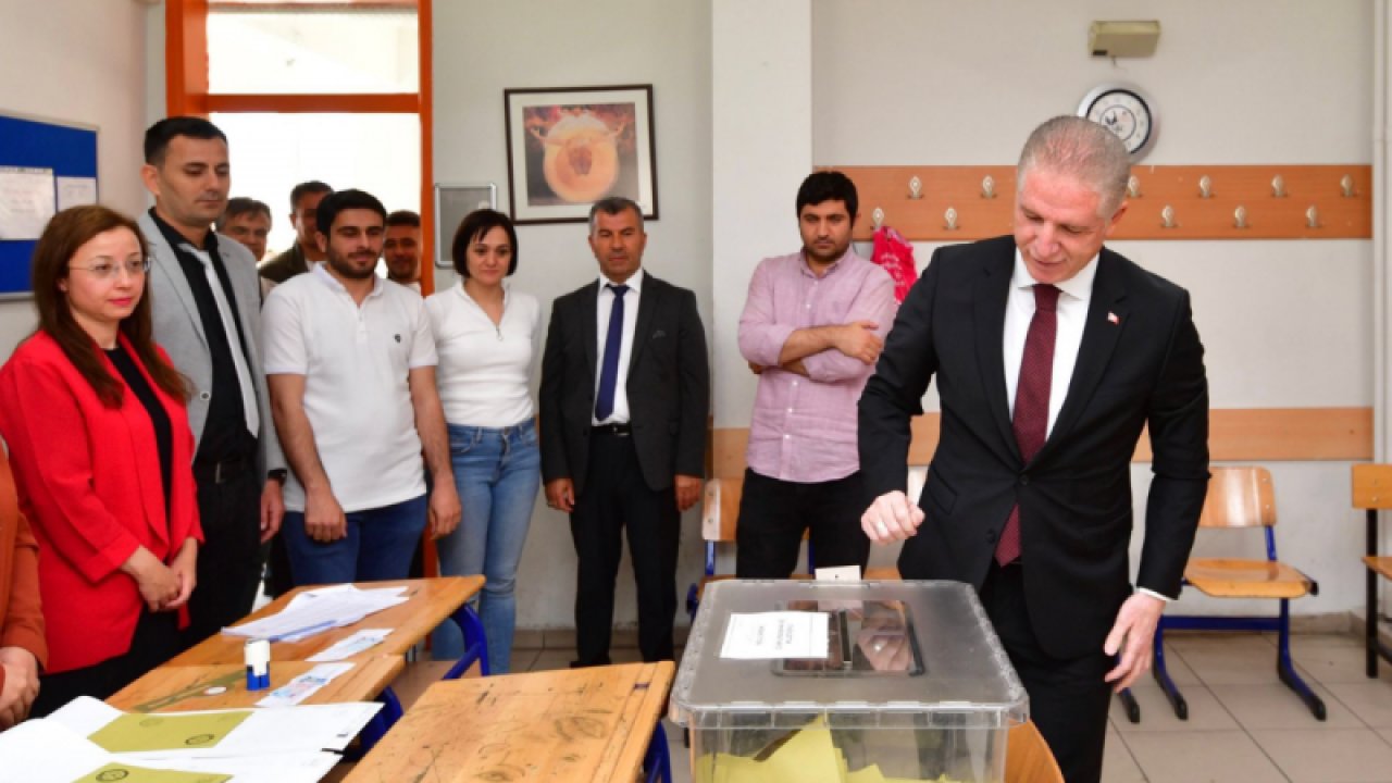 Vali Gül oyunu kullandı ve ‘’ Demokrasi Kazansın’’ dedi