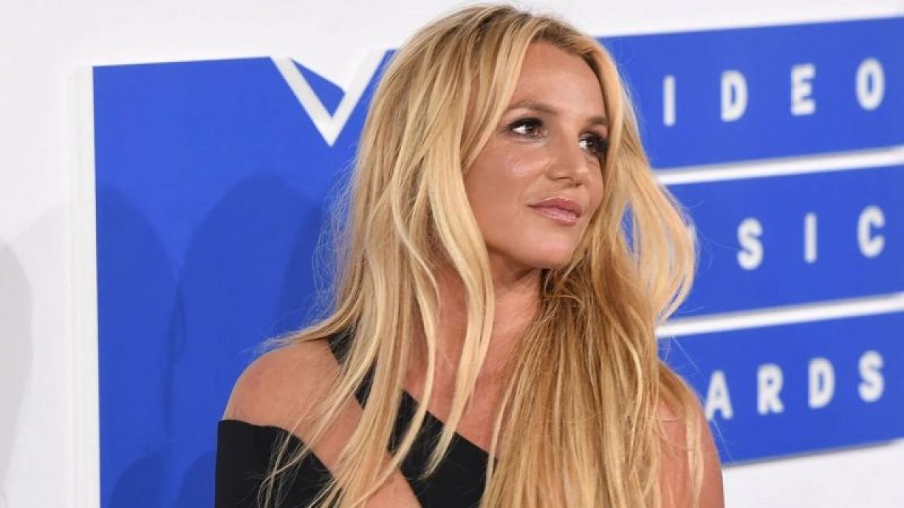 “Çıplak doğduk. Kendimi en saf halimle görmeliyim” dedi eşi de destekledi! Britney Spears’in çıplak pozlarının savunması!