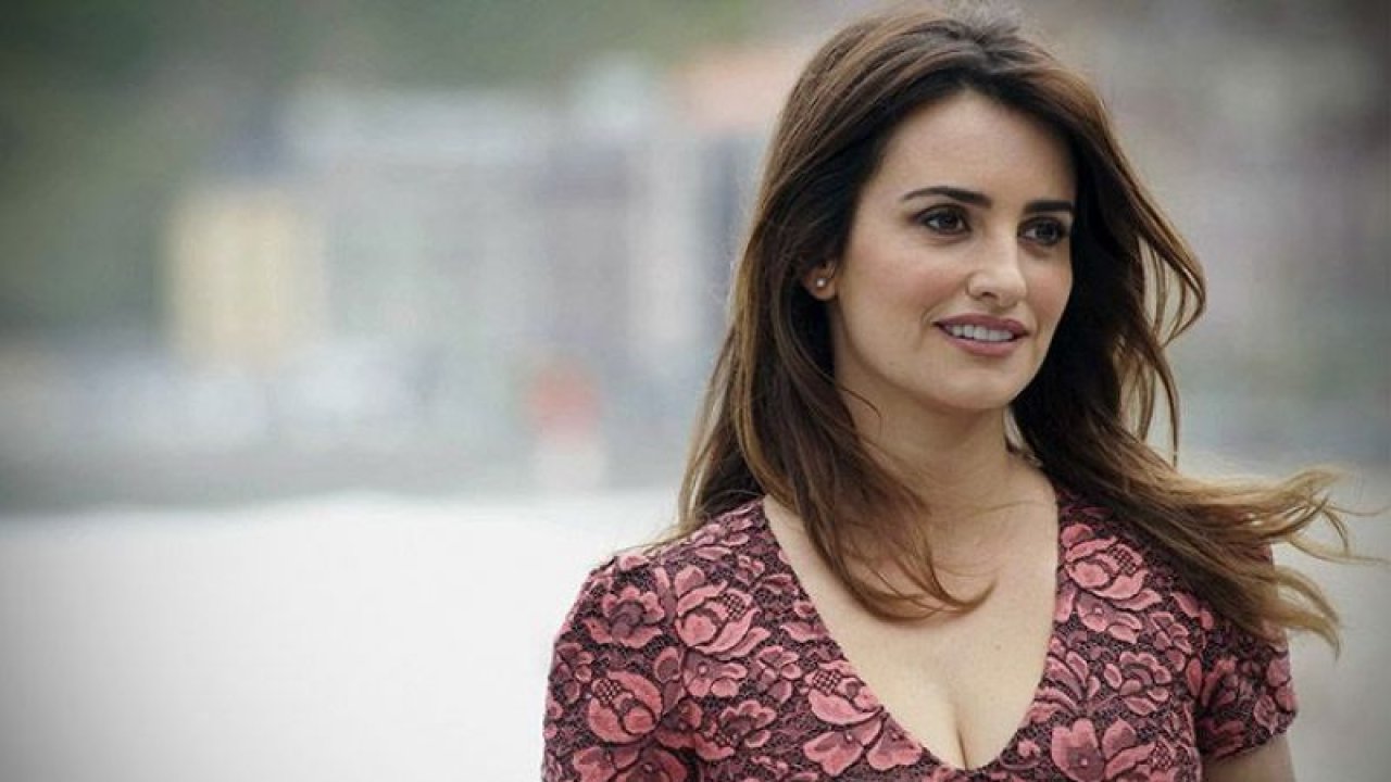 50’li yaşlarında 20’lik genç kızlara taş çıkartıyor! Penelope Cruz’un yıllara meydan okuyan bakım sırrı!