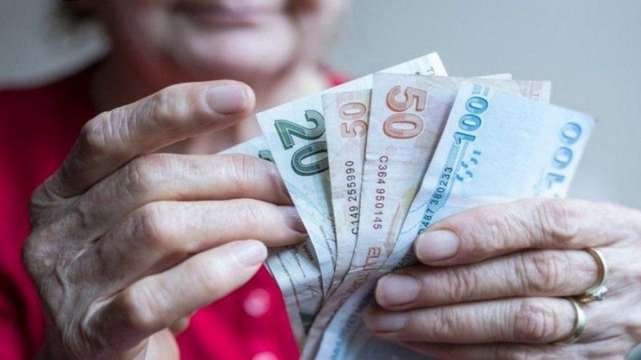 Emekliye resmen bir maaş ikramiye! En düşük emekli maaşı kadar ödenecek! İş Bankası duyurdu! 3 iş günü içinde hesaplara geçiyor!