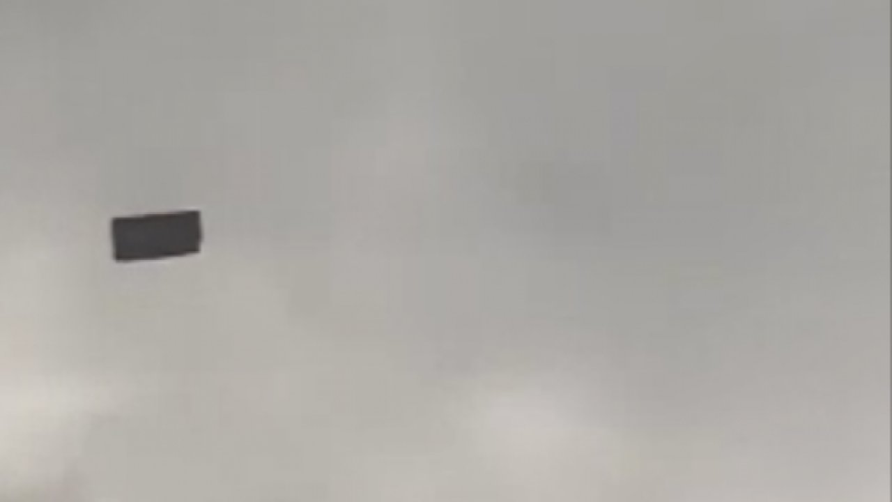 Ankara'da Fırtınada Koltuk Uçtu... Cami Minareleri Yıkıldı... SOSYAL MEDYADA ANKARADA UÇAN KOLTUK GÖRÜNTÜSÜ YOK ARTIK DEDİRTTİ!