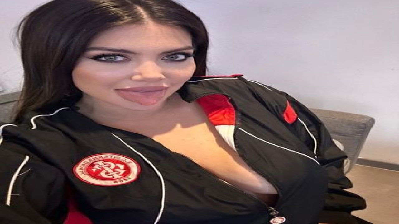 Galatasaraylı Icardi’nin eşi Wanda Nara’nın iç çamaşırlı paylaşımı yine gündem oldu! Yatağa uzanıp verdiği tangalı poza beğeni yağdı