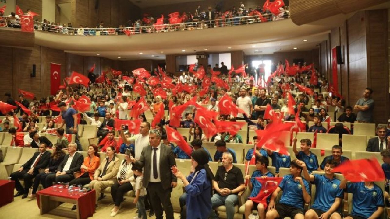 Büyükşehir 742 genç sporcuyu ödüllendirdi