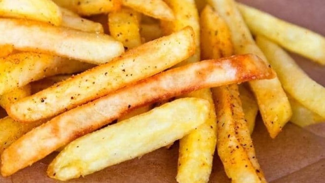 Anne patates kızartmasını uzakta aramayın! En mükemmel patates kızartması tarifi...