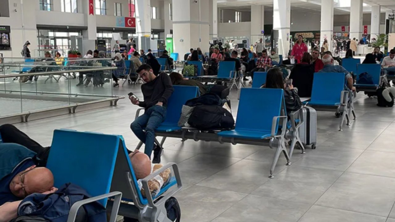 Dünya basını Gaziantep'teki Olayı ACİL KODUYLA duyurdu: Gaziantep'te uçaklar 'UFO'ya mı takıldı? Gaziantep Havalimanı'na gelen bir uçağın radarı, 9 bin feette 'tanımlanamayan bir cisim' tes