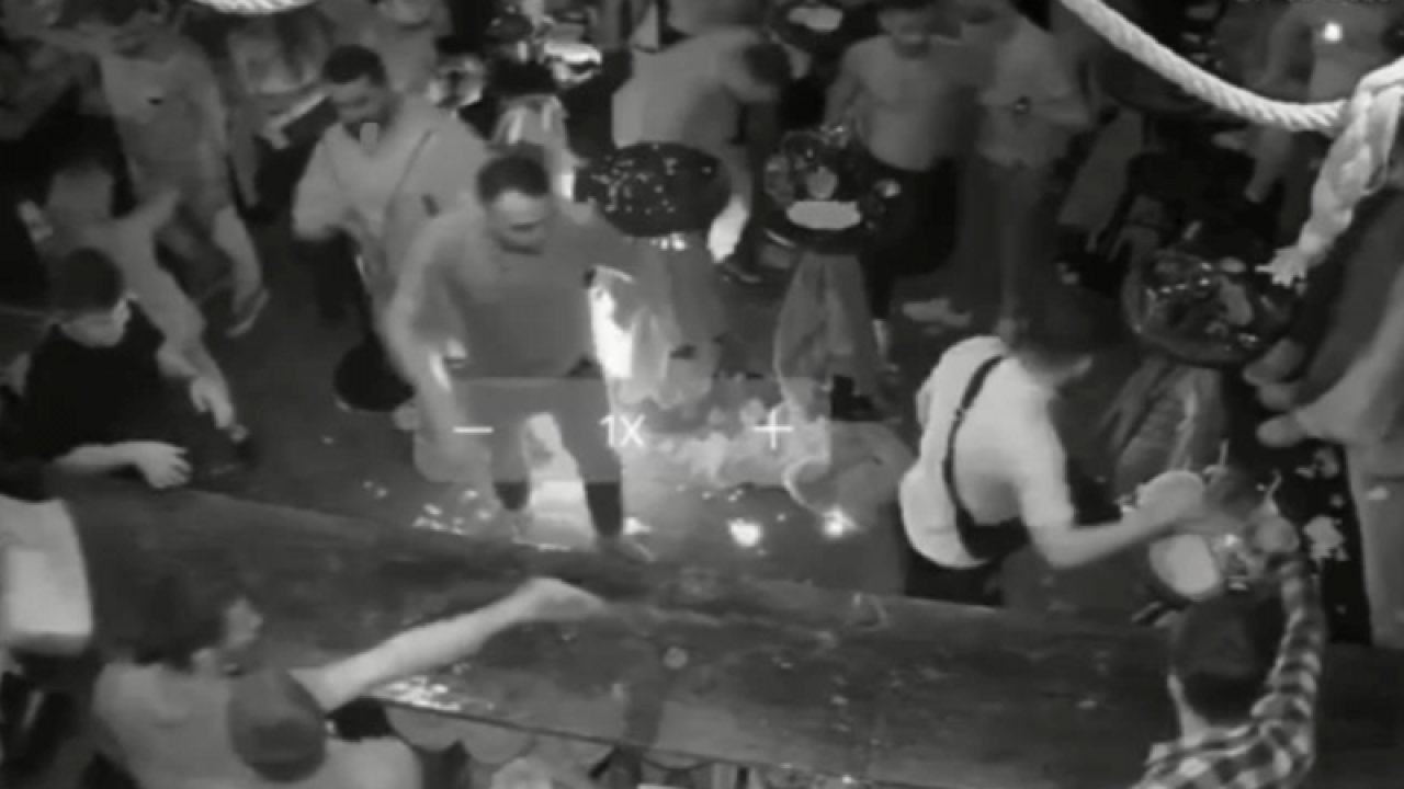 Gece kulübünde dehşet anları: Şov için tezgaha döktüğü ispirto, ilave yapılınca parladı. Alev ALEV YANDILAR... İŞTE O ANLAR