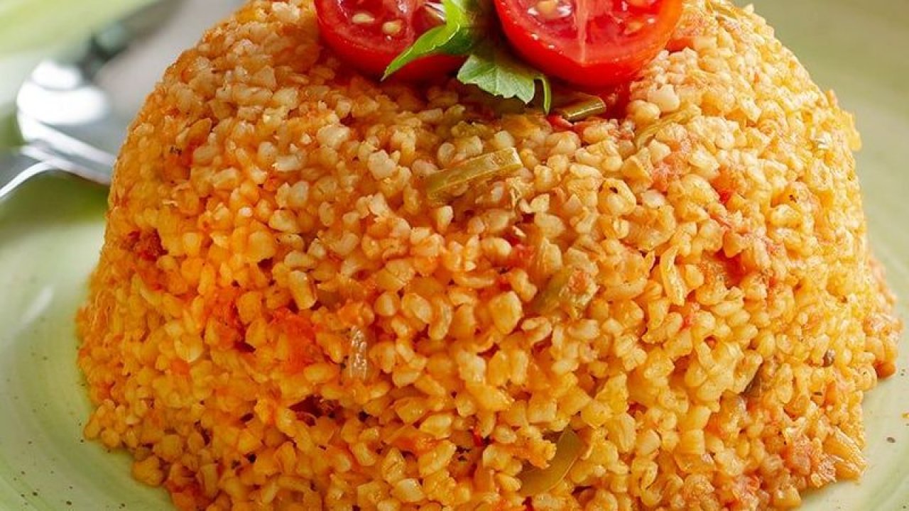 Yemelere doyamayacaksınız... Tam ölçüsünde tane tane bulgur pilavı tarifi!
