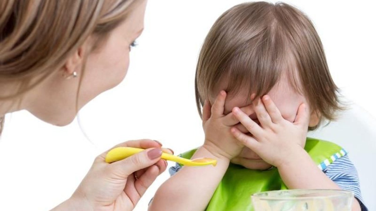 Çocuğunuzun mama kaşığını ve emziğini yalamadan bir daha düşünün