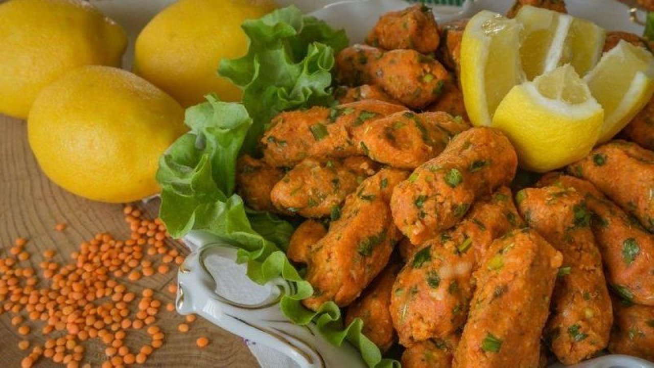 Parmaklarınızı ısıracaksınız! Mercimek köftesi tarifi...