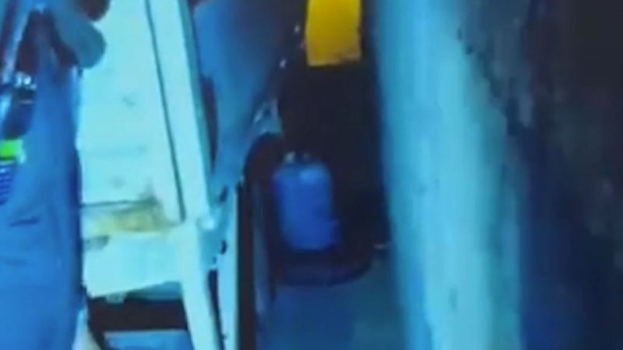 Gaziantep'te park halindeki aracın yakıtını çalan şahıs suçüstü yakalandı