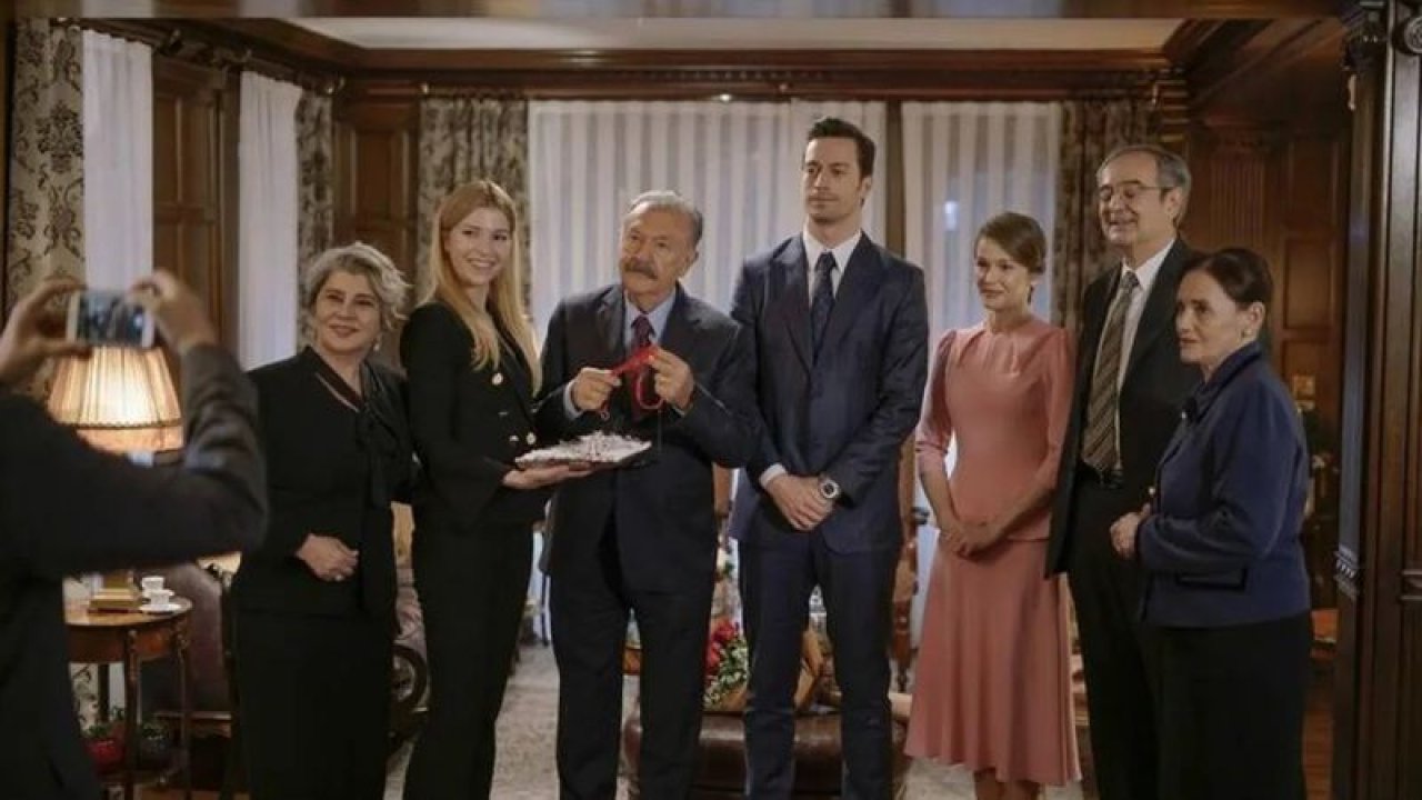 Camdaki Kız oyuncuları Türkiye'den ayrıldı! Gittikleri ülke herkesi çok şaşırttı