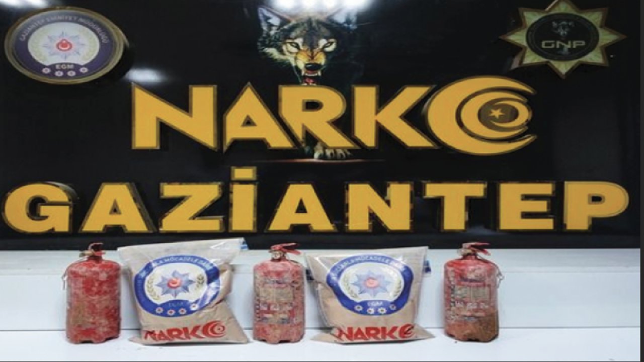 Gaziantep'te bir araçta yapılan aramada yangın tüpleri içerisine gizlenmiş 5 kilo 650 gram eroin ele geçirildi