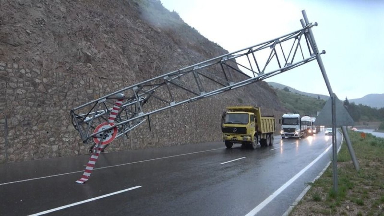 İş makinesi taşıyan kamyon az kalsın faciaya yol açıyordu!