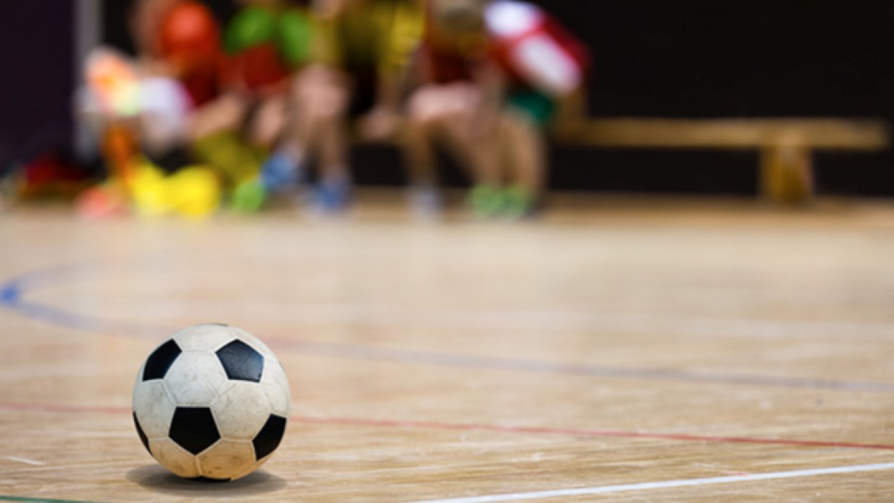GAZİANTEP 'FUTSAL' MAÇINI KONUŞUYOR,? Diyarbakır şehit öğretmen Elif livan Ortaokulu ve Şırnak, Erzincan, Gaziantep illeri katılım sağladı. FUTSAL nedir? Nasıl FUSBAL oyannır