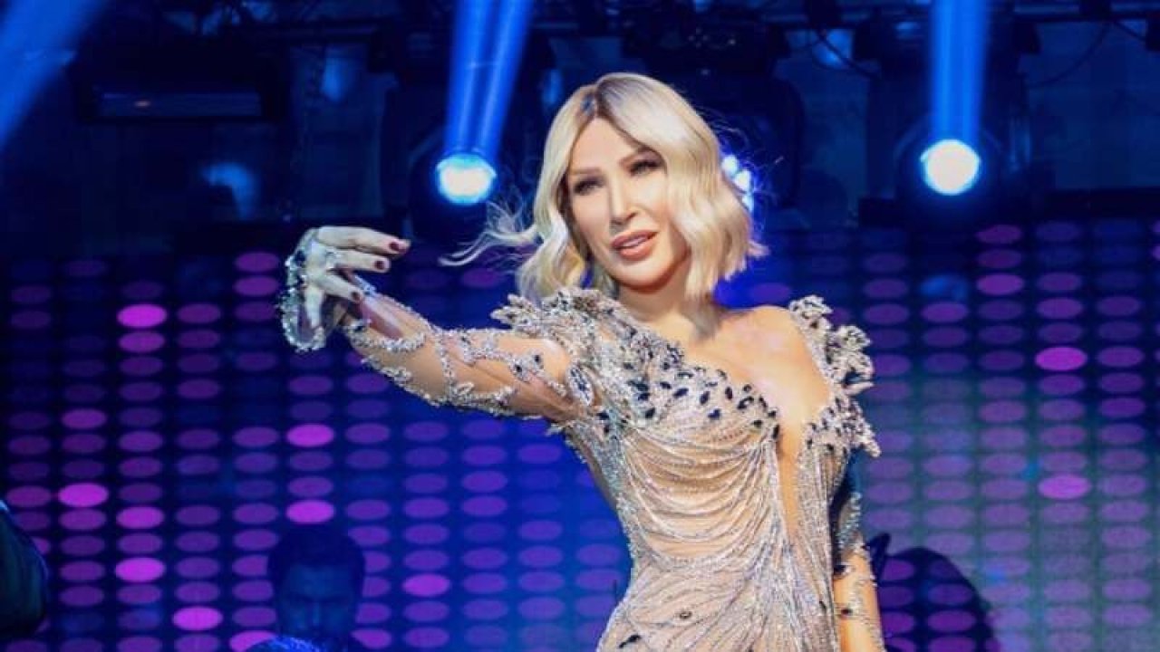 60 yaşındaki Seda Sayan estetiğe doymuyor! Lolita Lift'ten sonra dekolte bölgesi...