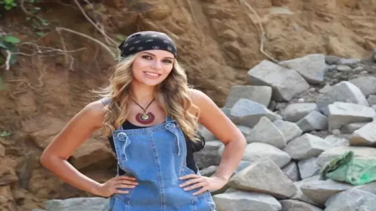 Müstehcen yarışmaya katılmıştı! Ekinsu büyük göğüslerini sergilediği pozunu paylaştı.