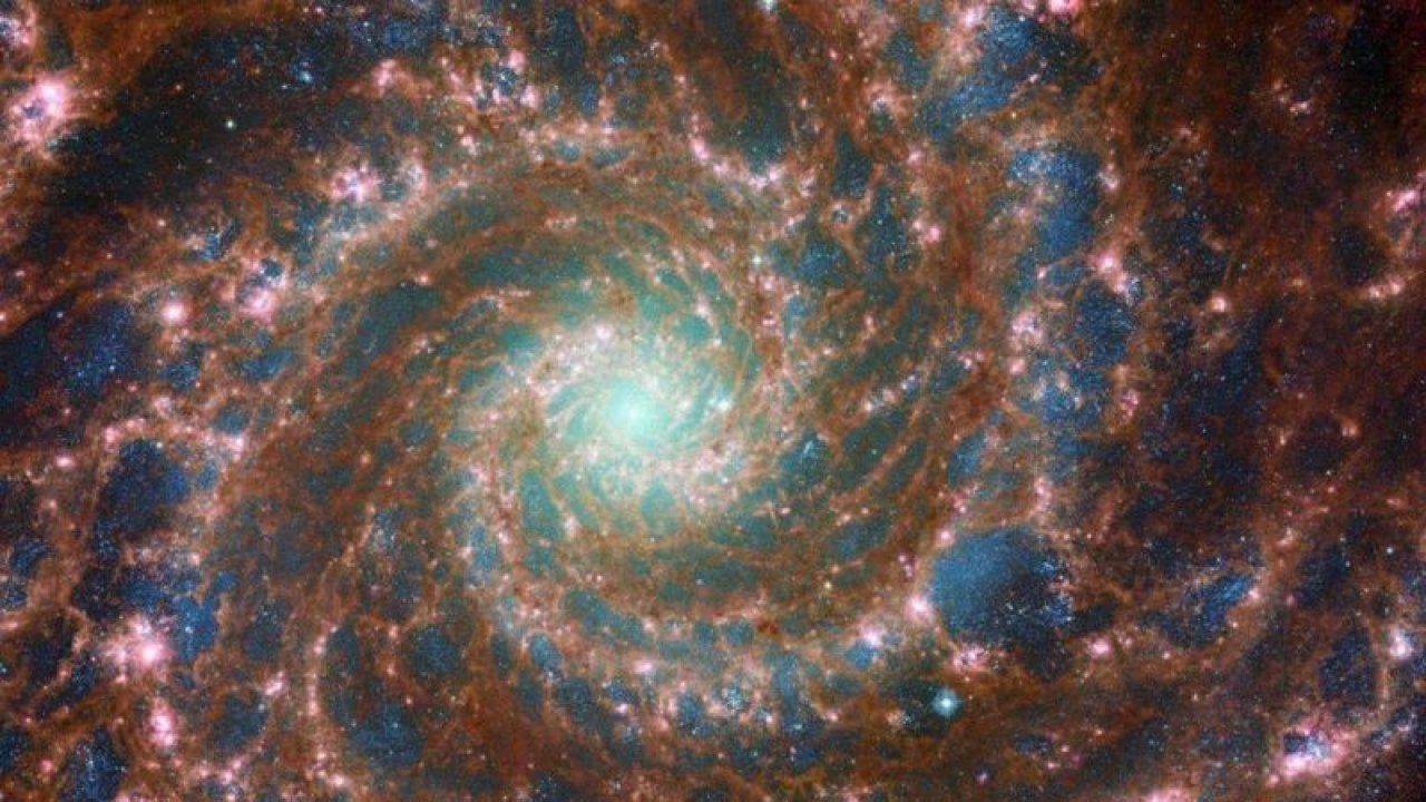 NASA’dan yeni keşif paylaşımı! İşte evrenin sahip olduğu gerçek renkler!