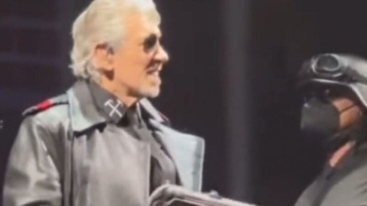 Ünlü şarkıcı Almanya’da Nazi üniformasıyla konser verdi! Tepkiler çığ gibi büyüyünce soruşturma başladı!