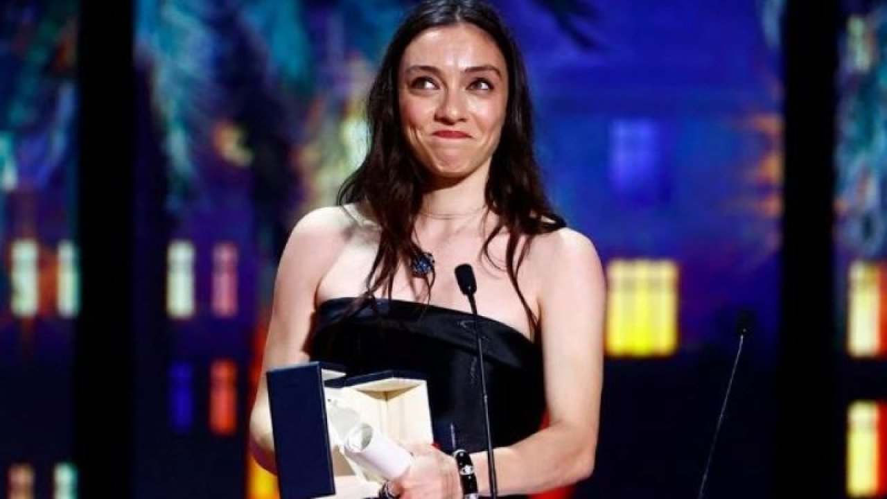 Merve Dizdar’dan tarihi başarı! Herkesi kendine hayran bıraktı...