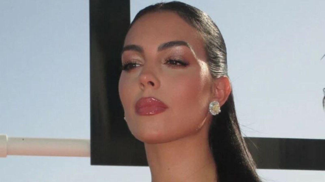 Ronaldo’nun sevgilisi Georgina Rodriguez bornozlu hallerini paylaştı! Takipçileri o anlara kayıtsız kalamadı!