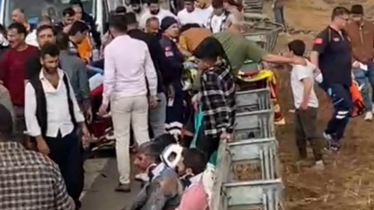 Gaziantep KAZA! TAG Otoyolu'nda 5 aracın karıştığı kazada ortalık RESMEN SAVAŞ alanına döndü: 2 ölü, 20 yaralı