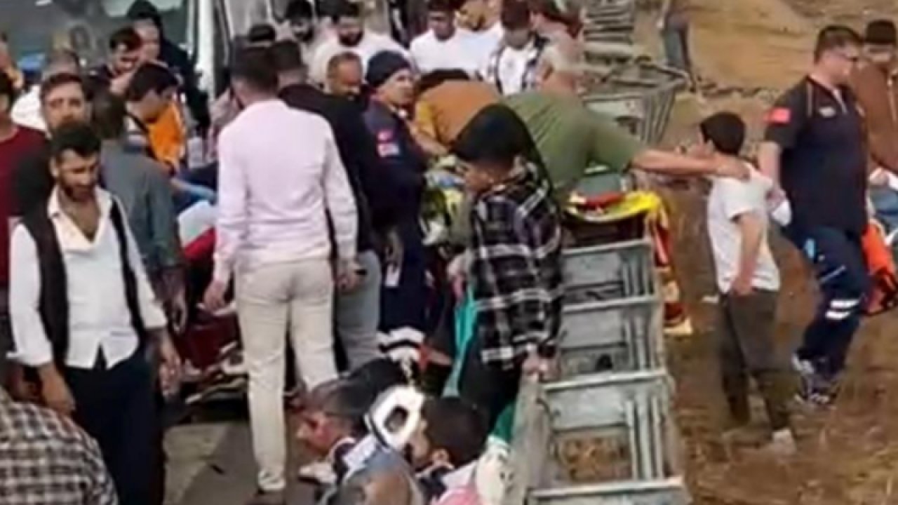 Tarsus-Adana-Gaziantep Otoyolu'nda 5 aracın karıştığı kazada ortalık savaş alanına döndü: 2 ölü, 20 yaralı